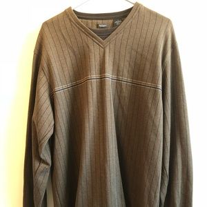 Men’s Van Heusen Large long sleeve shirt.